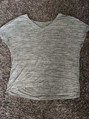 Loft Fashion Gray Heathered V-Neck Short Sleeve Top